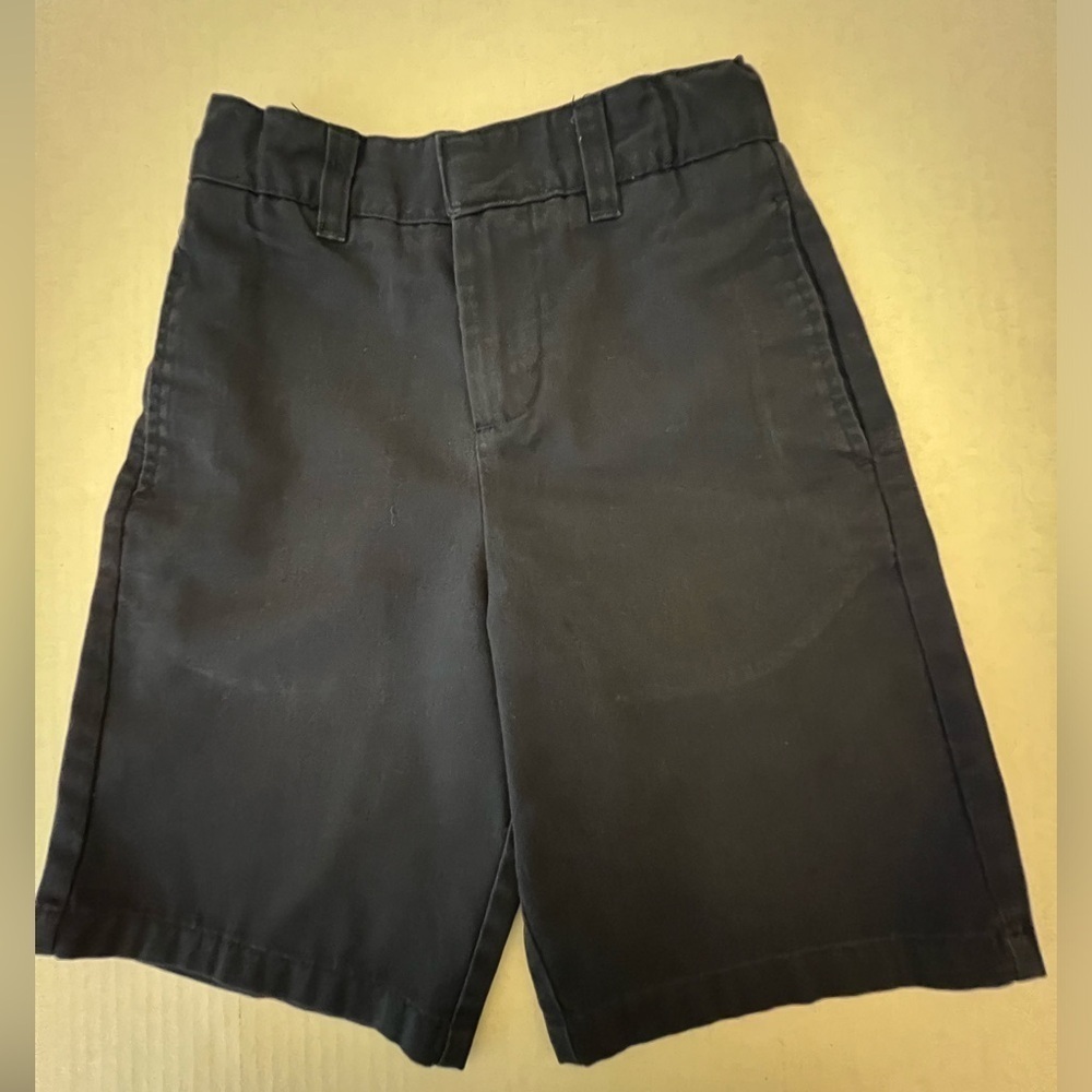 FRENCH TOAST FLAT FRONT STRETCH PERFORMANCE SHORTS. NAVY BLUE SIZE 8